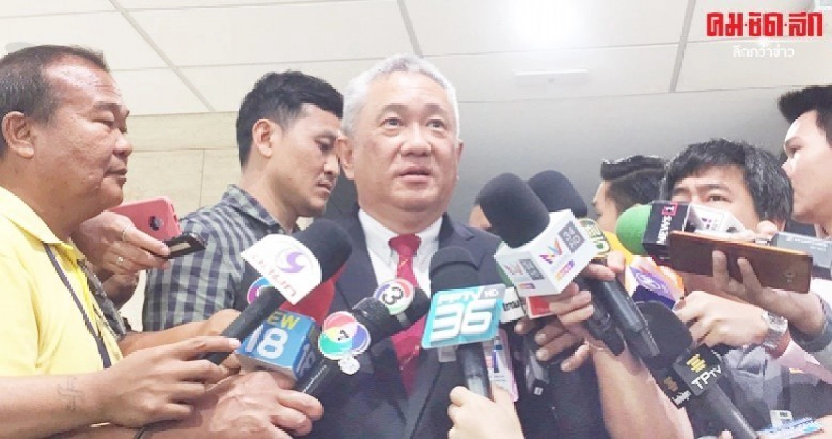 จูบกลางสภาเป็นเรื่อง เตรียมคุมเข้มแถลงข่าว 