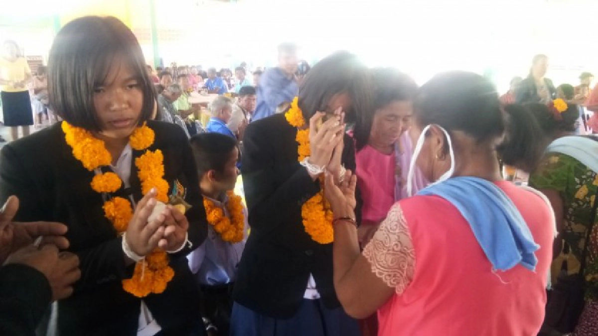 ชาวอำเภอโพธิ์ไทรแห่ต้อนรับนักเรียนเหรียญทอง 4 สมัย