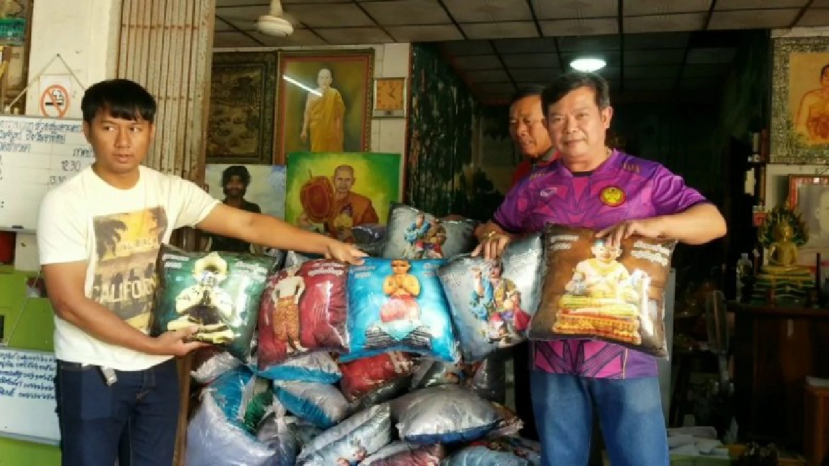 ปลุกเสกร่ำรวยเงินทองเป็นของขวัญปีใหม่ ปลุกเสกร่ำรวยเงินทองเป็นของขวัญปีใหม่