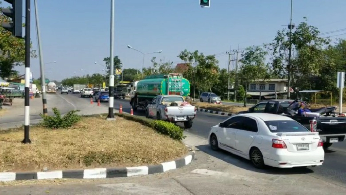 การจราจรถนนมิตรภาพช่วงออกจากโคราชไปขอนแก่นเริ่มติดขัด การจราจรถนนมิตรภาพช่วงออกจากโคราชไปขอนแก่นเริ่มติดขัด