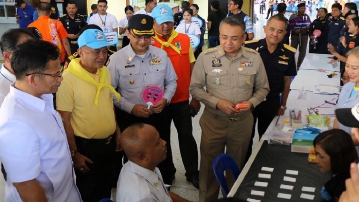 เยี่ยมให้กำลังใจประชาชนเดินทางช่วงเทศกาลปีใหม่ เยี่ยมให้กำลังใจประชาชนเดินทางช่วงเทศกาลปีใหม่