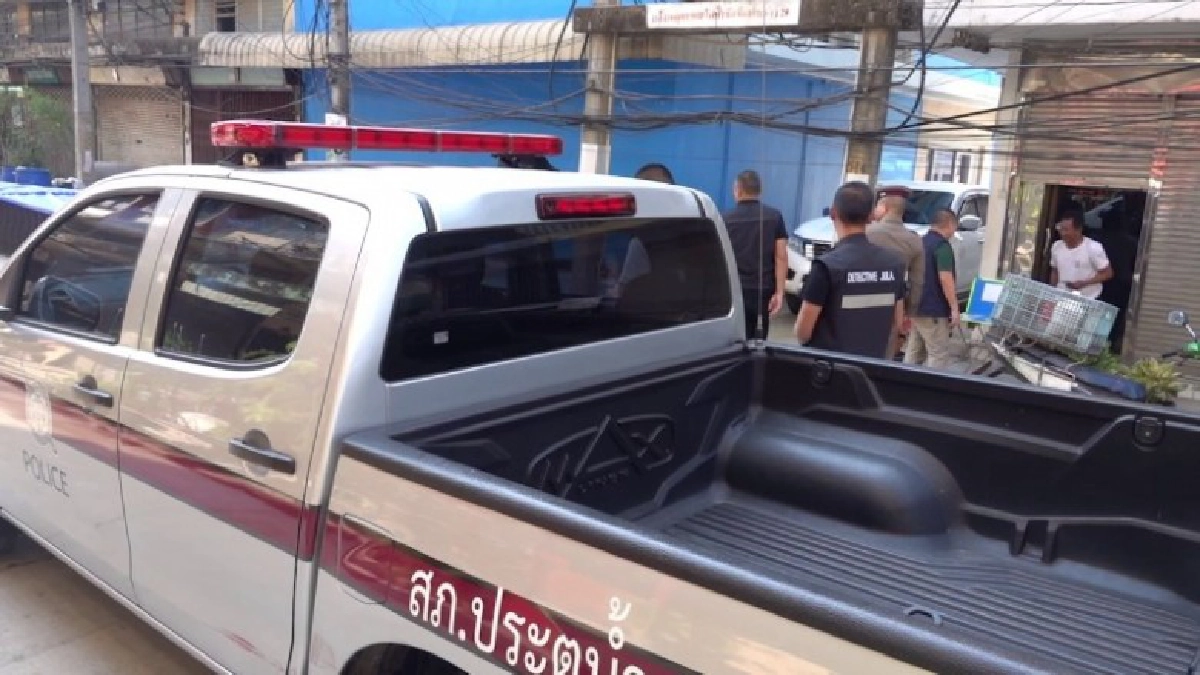 ตร.ปทุมจัดชุดปฏิบัติการพิเศษเดินเท้าคลุกคลี่ ปชช.ช่วงปีใหม่ ตร.ปทุมจัดชุดปฏิบัติการพิเศษเดินเท้าคลุกคลี่ ปชช.ช่วงปีใหม่