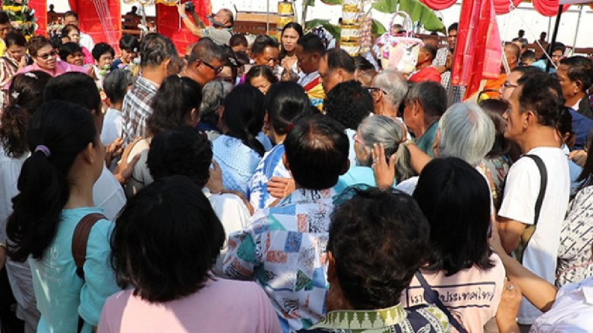 อาจารย์แห้ว หมอดูเทวดา ฝันนิมิตรเด็ดให้ผู้เข้าพิธีพุทธาภิเษก พระพุทธชินราช(จำลอง) และวางศิลาฤกษ์ก่อสร้างพระธาตุเจดีย์ศรีกตัญญู ได้ฟังกัน อาจารย์แห้ว หมอดูเทวดา ฝันนิมิตรเด็ดให้ผู้เข้าพิธีพุทธาภิเษก พระพุทธชินราช(จำลอง) และวางศิลาฤกษ์ก่อสร้างพระธาตุเจดีย์ศรีกตัญญู ได้ฟังกัน