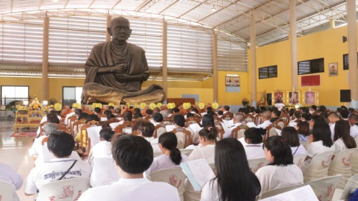 วัดสามัคคีบรรพตสวดมนต์เฉลิมพระเกียรติพร้อมบริจาคข้าวสารอาหารแห้งกว่า1000ชุดให้ประชาชน วัดสามัคคีบรรพตสวดมนต์เฉลิมพระเกียรติพร้อมบริจาคข้าวสารอาหารแห้งกว่า1000ชุดให้ประชาชน