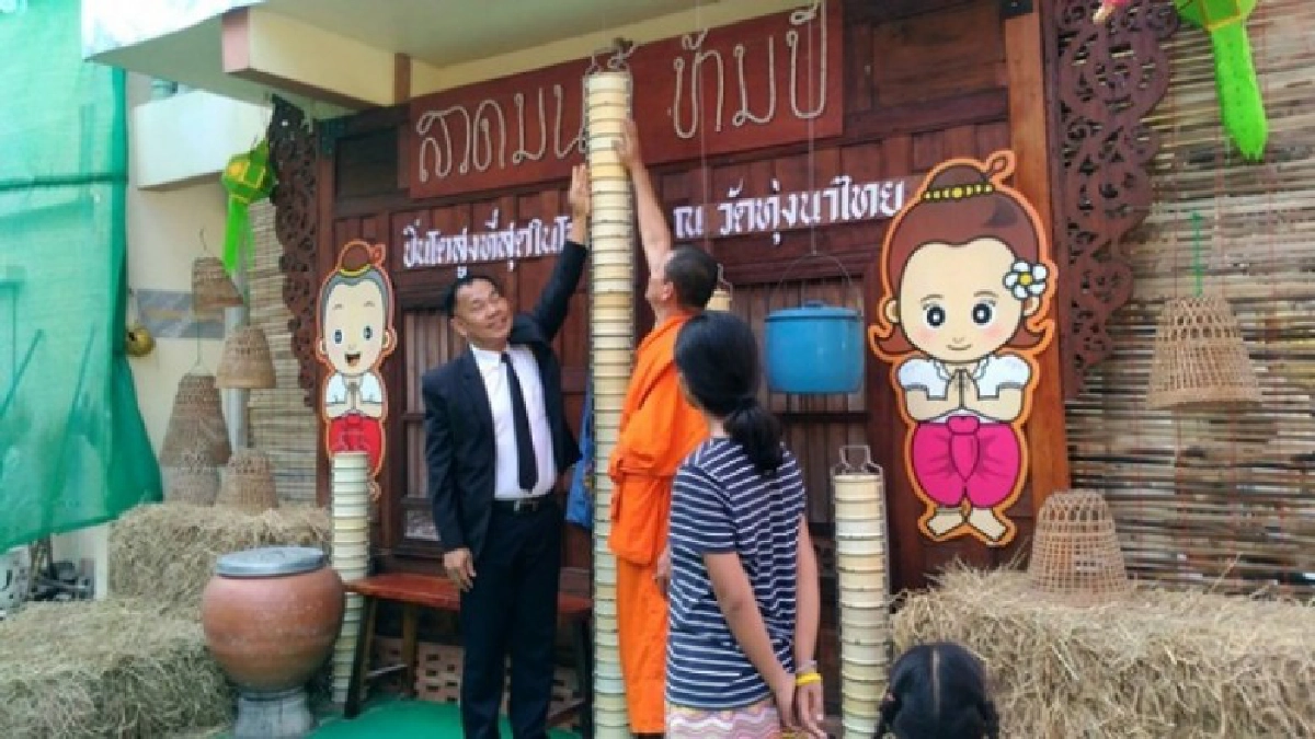 อดีตเกจิอาจารย์ดังวาจาสิทธิ์เมืองอุทัยธานี สร้างปิ่นโตสูงที่สุดในโลกปลุกกระแส ให้ประชาชนหันมาใช้หิ้วปิ่นโตเข้าวัดทำบุญเฉกเช่นในอดีต