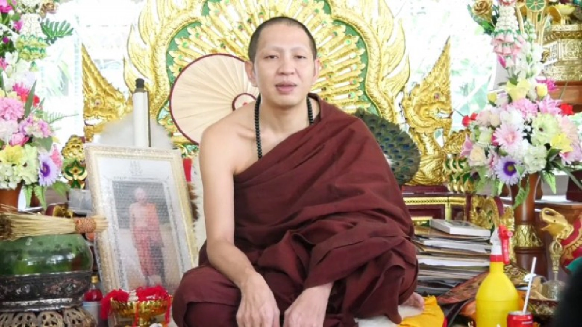 เกจิดังภาคเหนือครูบาอริยชาติเจ้าอาวาสวัดแสงแก้วโพธิญาณอวยพรปีใหม่ 2563 ให้ประชาชนมีสติในการเดินทางเมาไม่ขับพร้อมให้คิดดีทำดี