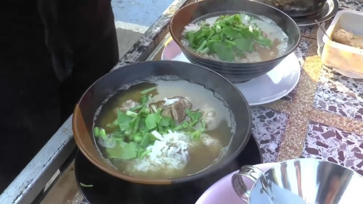 ชิมเมนูเด็ดไข่กระทะ ไข่กระทะข้าวต้มซี่โครงหมูรสเยี่ยม ชิมเมนูเด็ดไข่กระทะ ไข่กระทะข้าวต้มซี่โครงหมูรสเยี่ยม