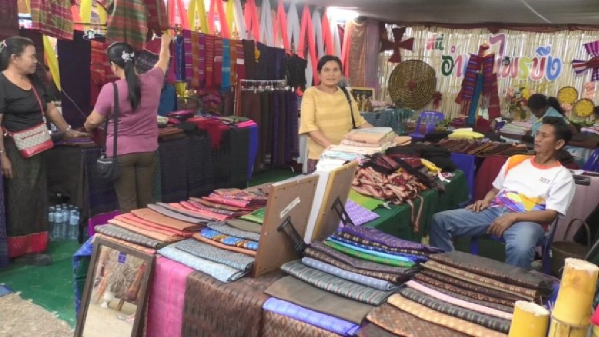 สินค้าชุมชนขายดีในงานปีใหม่สี่เผ่าไทยศรีสะเกษ