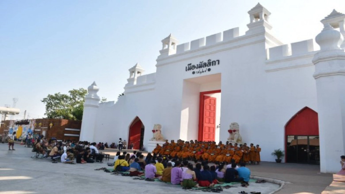 เมืองมัลลิกา ร.ศ. 124 ตักบาตรพระสงฆ์ 124 รูป ส่งท้ายปีเก่าต้อนรับปีใหม่ เมืองมัลลิกา ร.ศ. 124 ตักบาตรพระสงฆ์ 124 รูป ส่งท้ายปีเก่าต้อนรับปีใหม่
