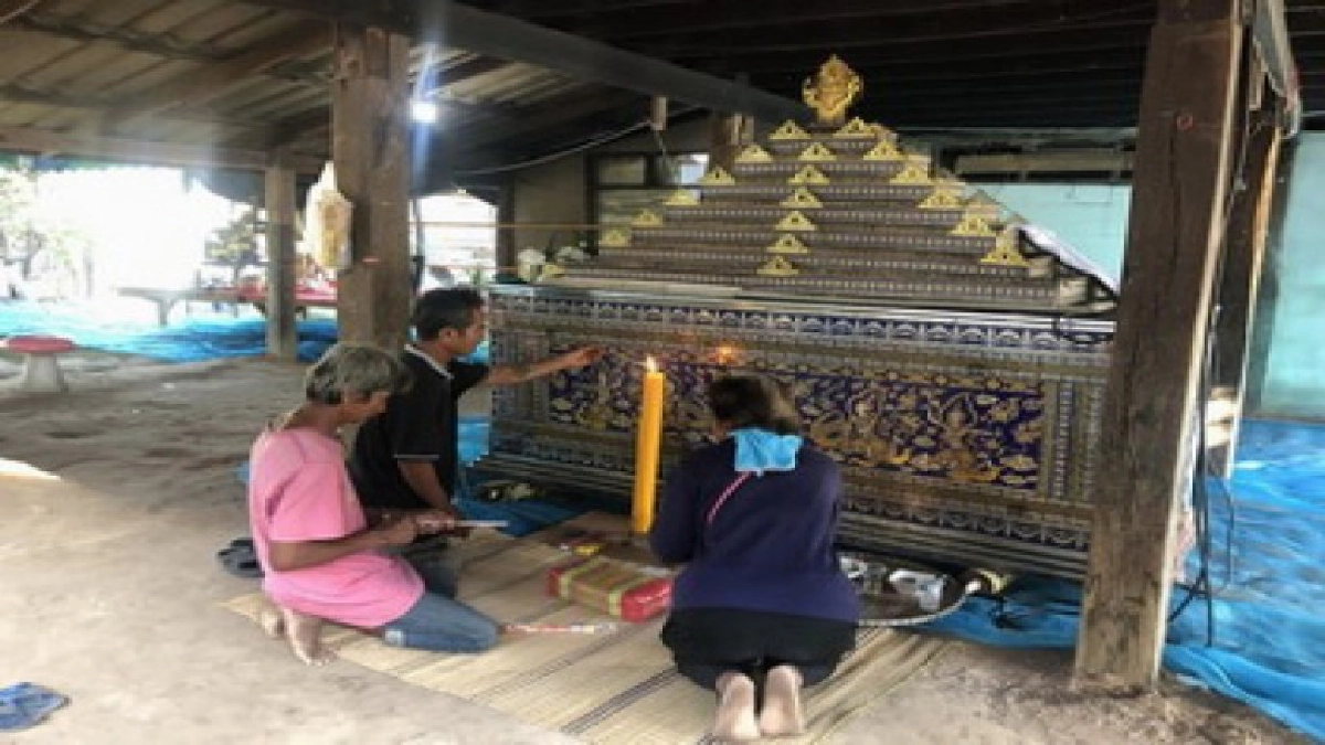 ผัวคร่าชีวิต สาวศรีสะเกษ ด้านอาเผย โดนหลอกให้ขายนา ผัวคร่าชีวิต สาวศรีสะเกษ ด้านอาเผย โดนหลอกให้ขายนา