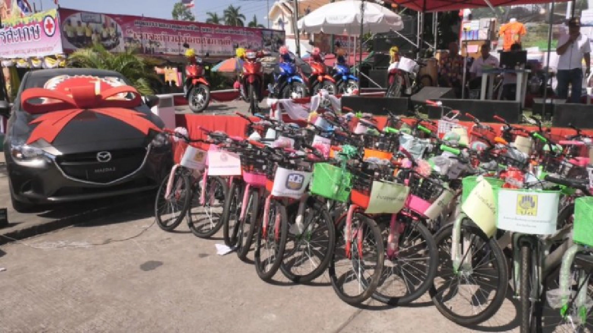 แห่เที่ยวงานปีใหม่ ลุ้นมัจฉากาชาดวันสุดท้าย