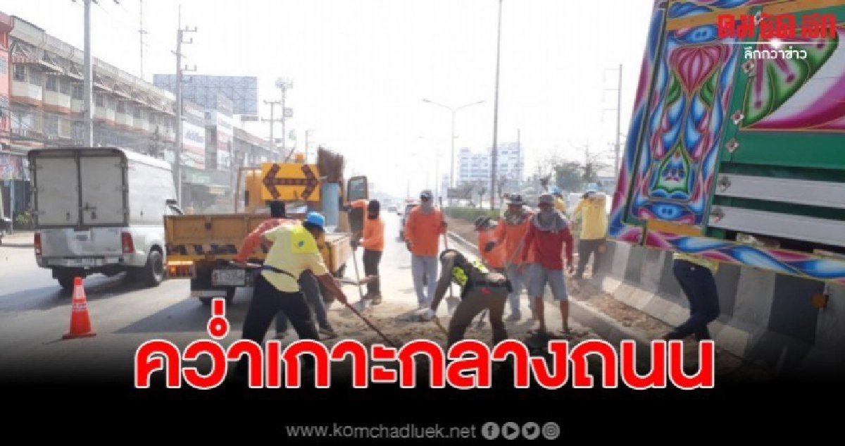 เกิดเหตุรถบรรทุกดินพลิกคว่ำเกาะกลางถนน หวิดชนสะพานลอย เกิดเหตุรถบรรทุกดินพลิกคว่ำเกาะกลางถนน หวิดชนสะพานลอย
