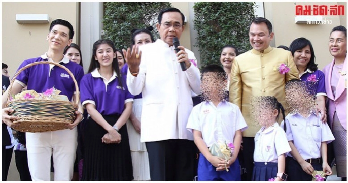 บิ๊กตู่ฮัมเพลงแม่พิมพ์ของชาติรับวันครู