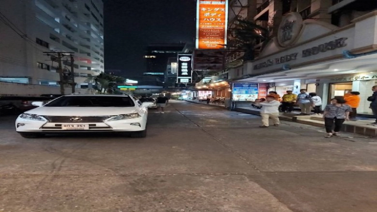 รอง ผบ.ตร. ลงตรวจที่เกิดเหตุคนร้ายยิงรถบิ๊กโจ๊กย่านสุรวงศ์ รอง ผบ.ตร. ลงตรวจที่เกิดเหตุคนร้ายยิงรถบิ๊กโจ๊กย่านสุรวงศ์