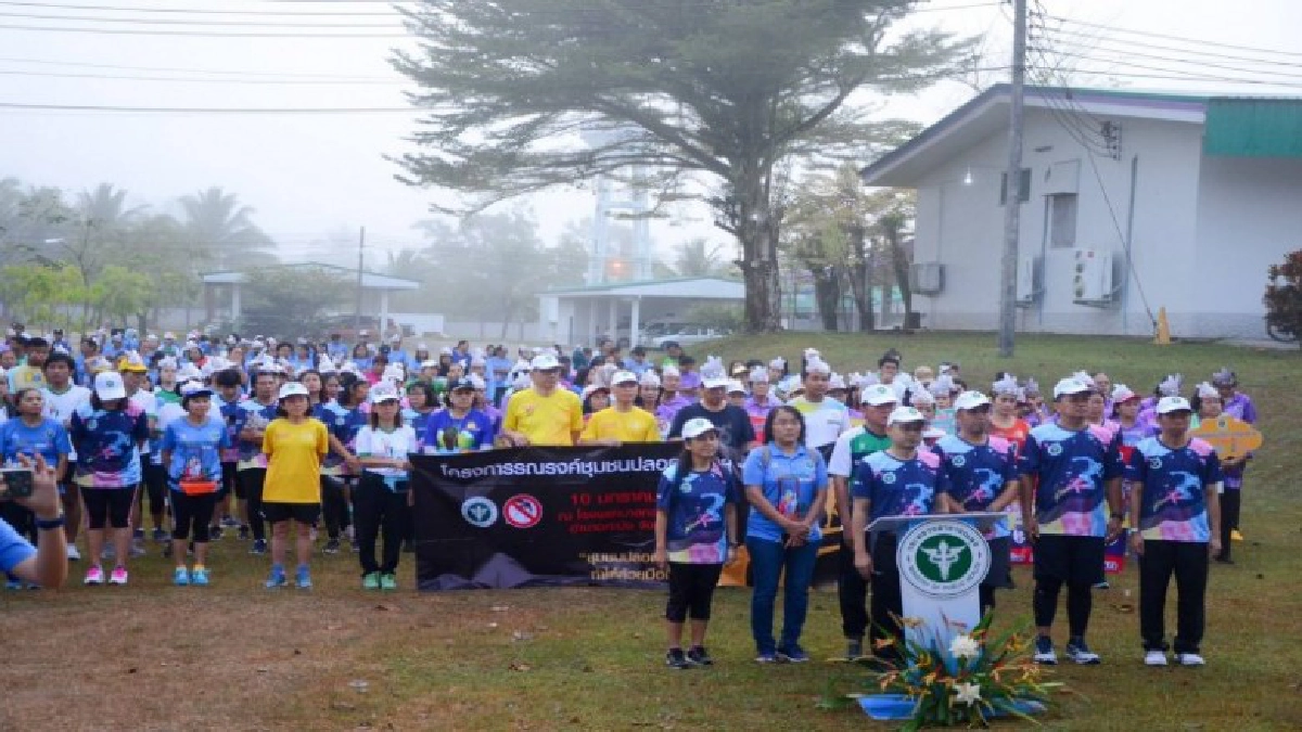 ผู้ตรวจราชการกระทรวงสาธารณสุข นำชุมชน วิ่งไล่ยุง ผู้ตรวจราชการกระทรวงสาธารณสุข นำชุมชน วิ่งไล่ยุง