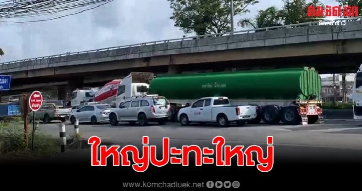 6 ล้อเบรกแตก พุ่งชนท้ายรถบรรทุกดิน หวิดชะตาขาด 6 ล้อเบรกแตก พุ่งชนท้ายรถบรรทุกดิน หวิดชะตาขาด