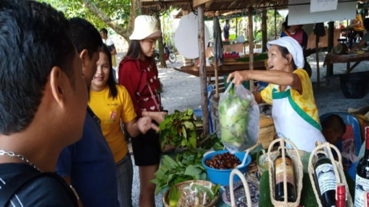 'หลาดสวนปัญ' ชูสินค้าชุมชน สร้างอาชีพ สร้างรายได้เกษตรกร 'หลาดสวนปัญ' ชูสินค้าชุมชน สร้างอาชีพ สร้างรายได้เกษตรกร