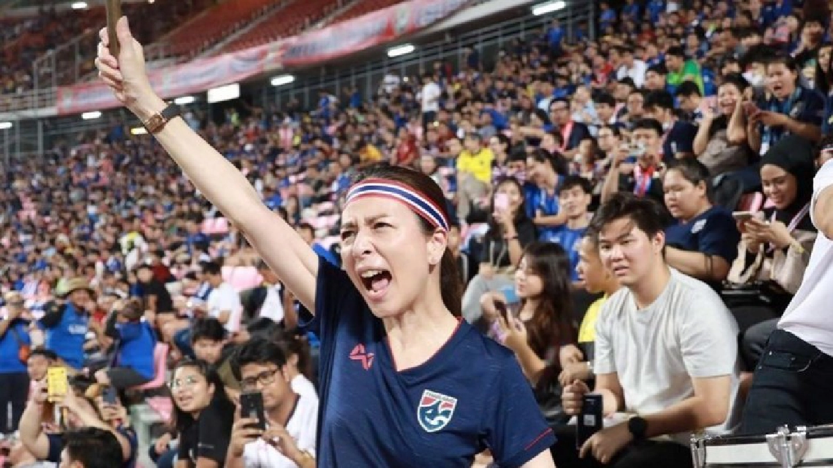 ลีลา มาดามแป้ง เชียร์ช้างศึก ลีลา มาดามแป้ง เชียร์ช้างศึก