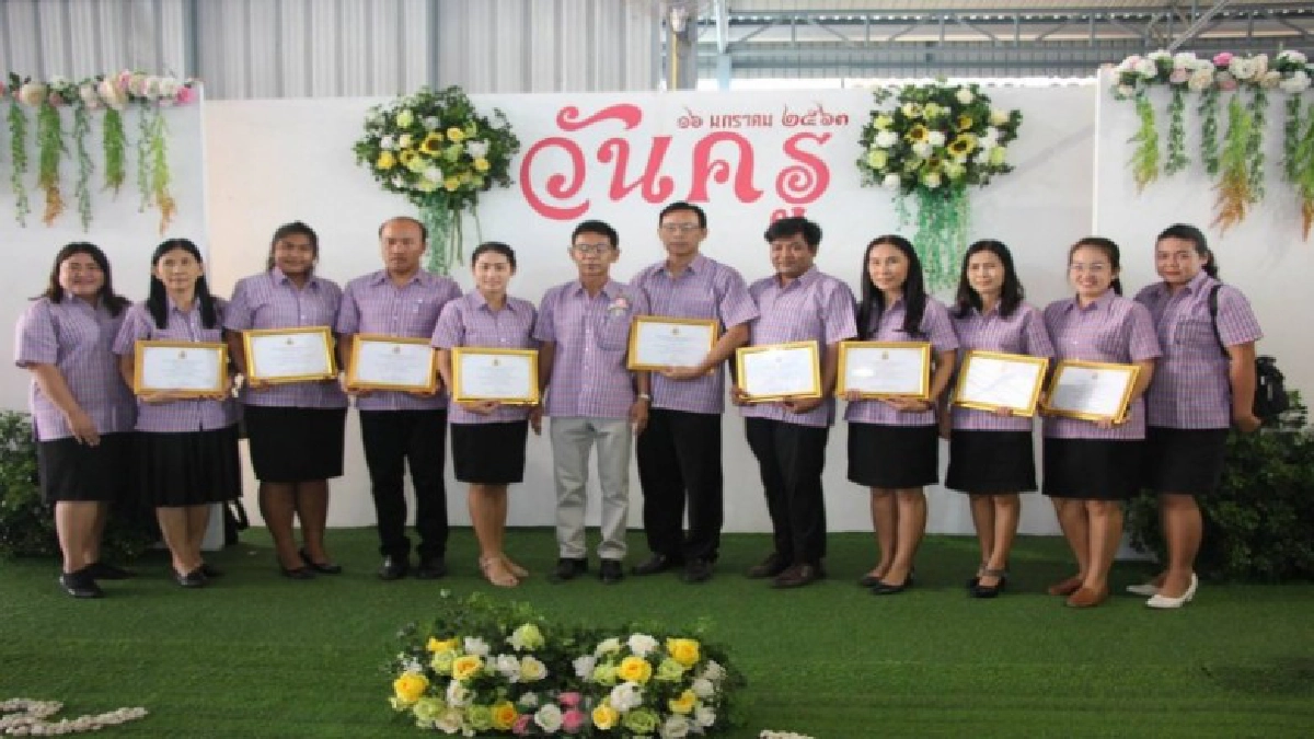 รักษาราชการแทนผอ.สพม.8 เป็นประธานในวันครูแห่งชาติ ครั้งที่64 รักษาราชการแทนผอ.สพม.8 เป็นประธานในวันครูแห่งชาติ ครั้งที่64