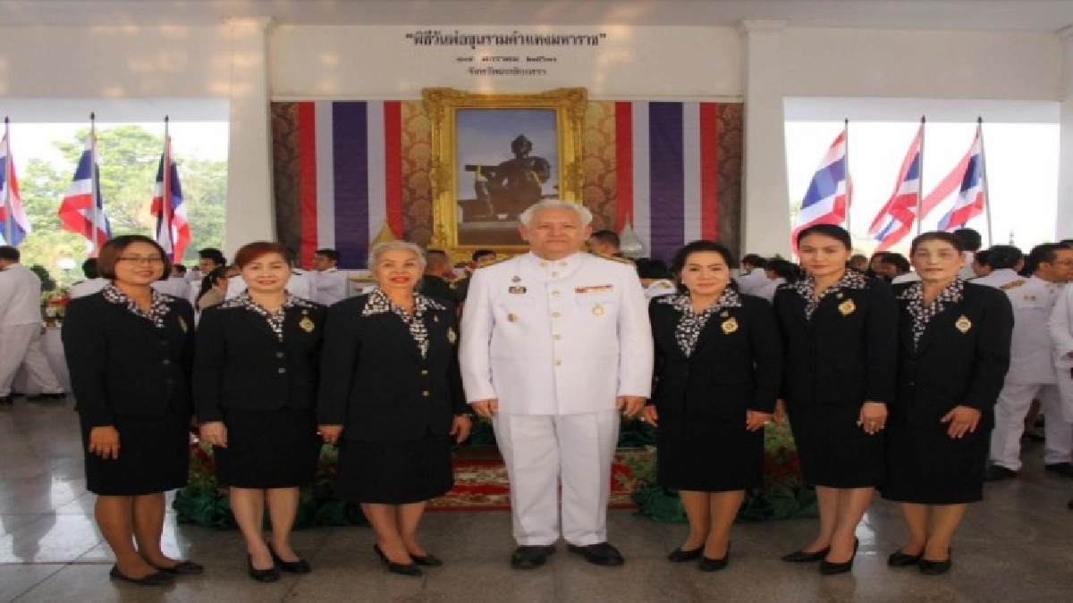จัดพิธีวางพานพุ่มดอกไม้สดถวายสักการะ พ่อขุนรามคำแหงมหาราช จัดพิธีวางพานพุ่มดอกไม้สดถวายสักการะ พ่อขุนรามคำแหงมหาราช