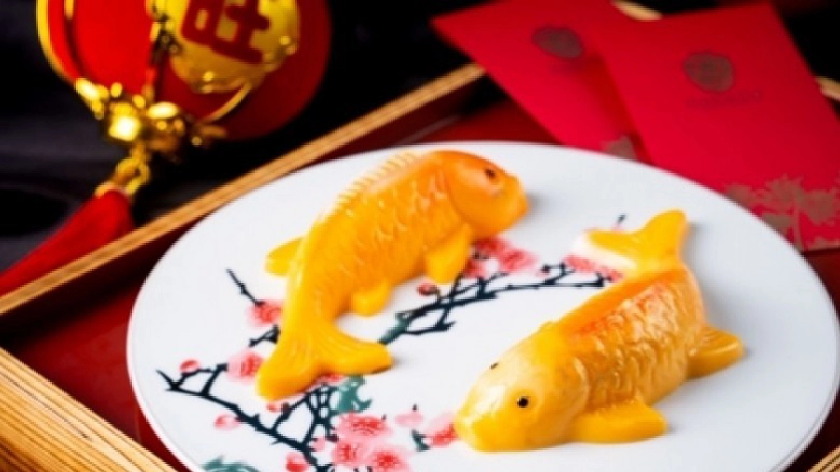 สลัดปลาดิบ "หยือเชิง" ขนมมงคล "เหนียนเกา" ที่พาโกด้า ไชนีสฯ สลัดปลาดิบ "หยือเชิง" ขนมมงคล "เหนียนเกา" ที่พาโกด้า ไชนีสฯ