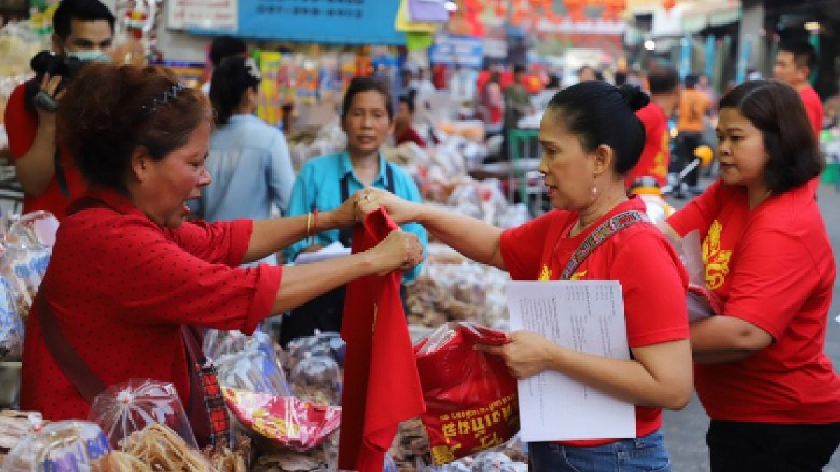 นายกเหล่ากาชาดฯ นำทีมลงตลาดมหาชัย เชิญชวนร่วมงานเล่งเกียฉู่ นายกเหล่ากาชาดฯ นำทีมลงตลาดมหาชัย เชิญชวนร่วมงานเล่งเกียฉู่