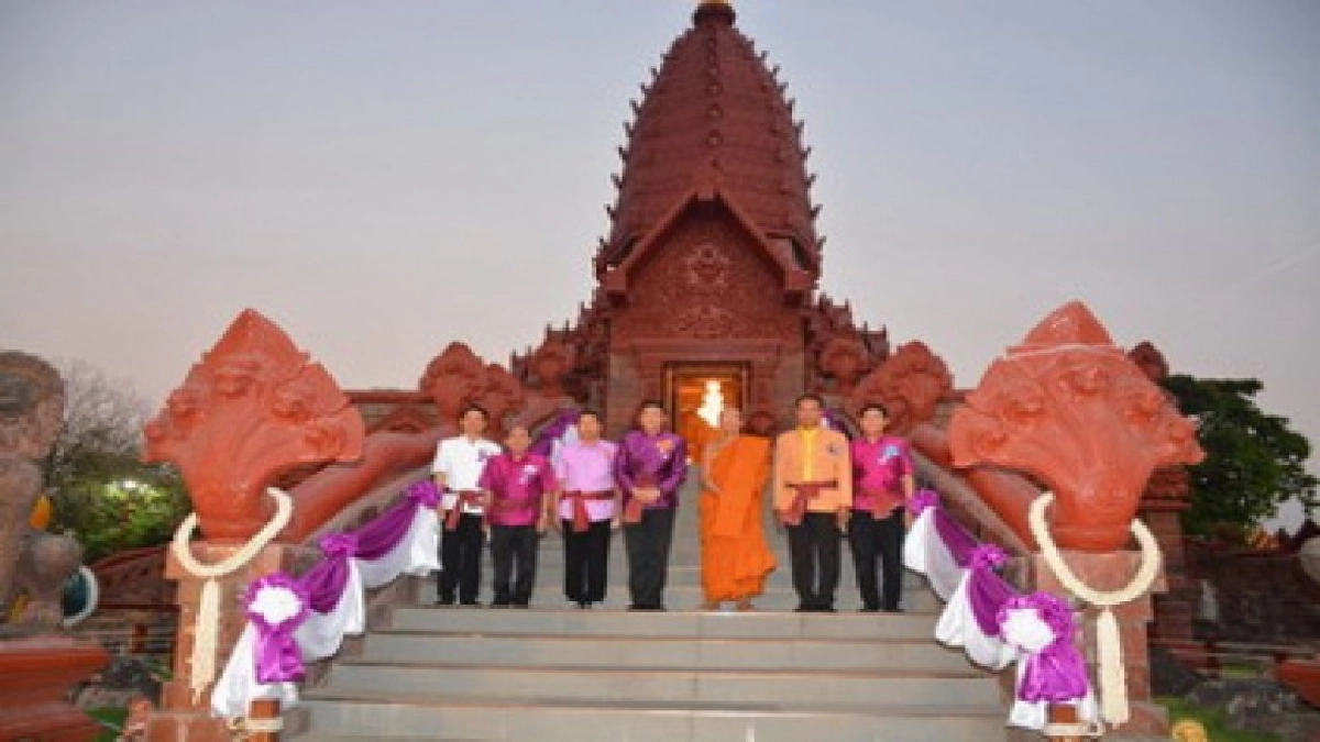 ผู้ว่าการไฟฟ้ามอบหลอดไฟฟ้าประหยัดพลังงานแก่วัดไพรพัฒนา ผู้ว่าการไฟฟ้ามอบหลอดไฟฟ้าประหยัดพลังงานแก่วัดไพรพัฒนา