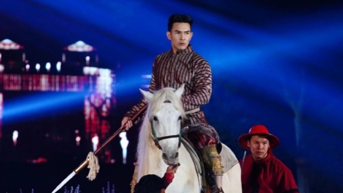 "อั้ม" อธิชาติ ปลื้มสวมบทพระนเรศ ในงานน้อมรำลึกปีที่ 7