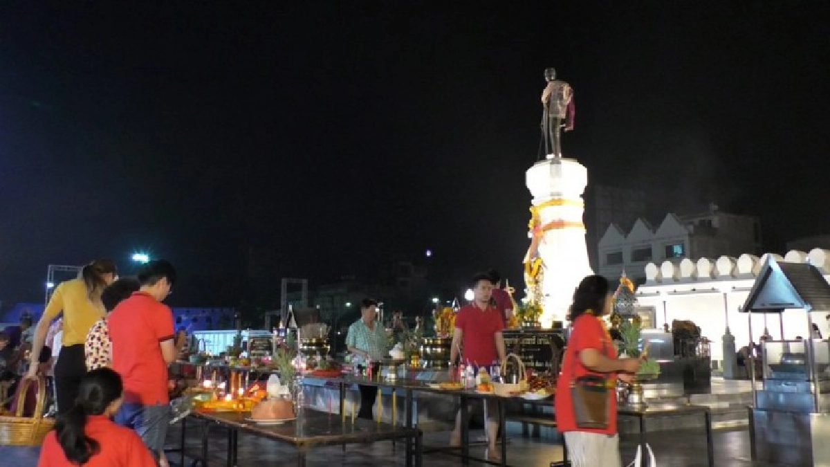 แห่ไหว้ขอพร ศาลหลักเมืองย่าโม แบบไร้ควันพิษรับเทศกาลตรุษจีน แห่ไหว้ขอพร ศาลหลักเมืองย่าโม แบบไร้ควันพิษรับเทศกาลตรุษจีน