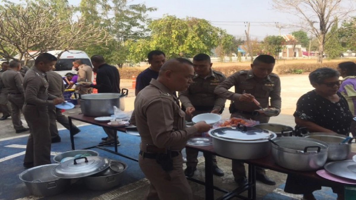 จัดทำบุญให้ข้าราชการตำรวจผู้ล่วงลับเชิดชูเกียรติยศ จัดทำบุญให้ข้าราชการตำรวจผู้ล่วงลับเชิดชูเกียรติยศ