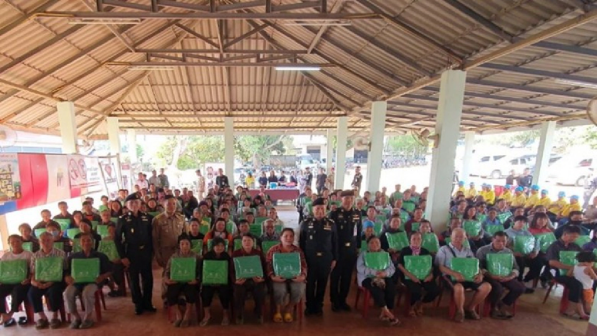คณะกิจการพลเรือน ทบ.มอบผ้าห่มแก้ภัยหนาว คณะกิจการพลเรือน ทบ.มอบผ้าห่มแก้ภัยหนาว
