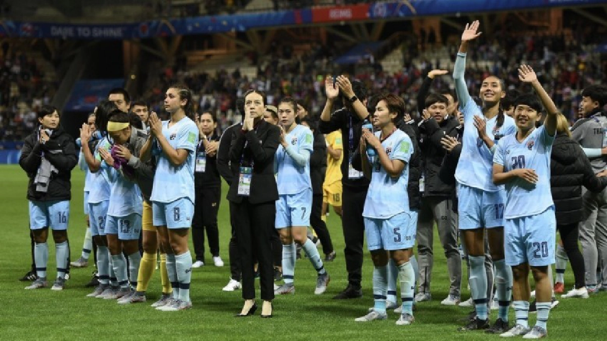 ฟีฟ่า จ่ายแล้ว เงินก้อนแรกให้ "ชบาแก้ว" ชุดลุยบอลโลก 2019 ฟีฟ่า จ่ายแล้ว เงินก้อนแรกให้ "ชบาแก้ว" ชุดลุยบอลโลก 2019