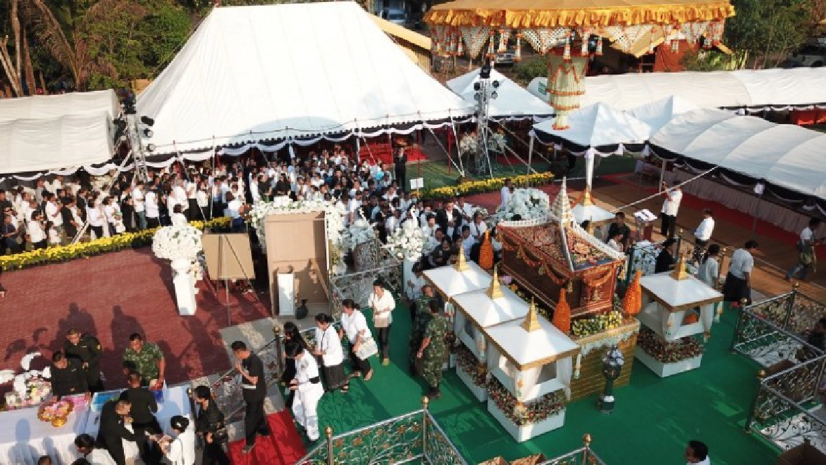 ลูกศิษย์หลวงพ่อบุญอุ้ม จัดพิธีงานพระราชทานเพลิงศพสมเกียรติ ลูกศิษย์หลวงพ่อบุญอุ้ม จัดพิธีงานพระราชทานเพลิงศพสมเกียรติ