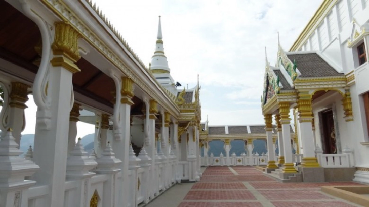 วัดมหาธาตุแหลมสัก เชิญพุทธศาสนิกชนพระบรมสารีริกธาตุขึ้นประดิษฐาน วัดมหาธาตุแหลมสัก เชิญพุทธศาสนิกชนพระบรมสารีริกธาตุขึ้นประดิษฐาน