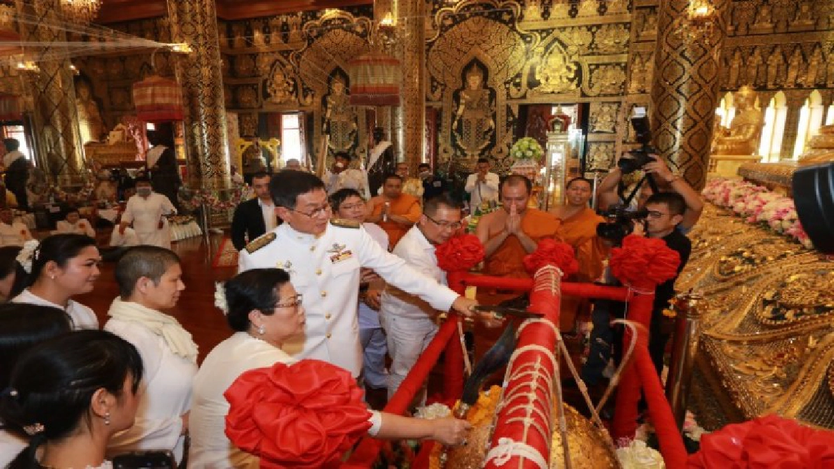 วัดท่าไม้จัดพิธีบวชหมู่ฉลองอุโบสถทองคำ ครั้งแรกในสมุทรสาครกับนาคที่แต่งกายไม่เหมือนใคร วัดท่าไม้จัดพิธีบวชหมู่ฉลองอุโบสถทองคำ ครั้งแรกในสมุทรสาครกับนาคที่แต่งกายไม่เหมือนใคร