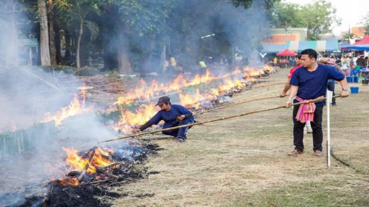 งานเผาข้าวหลามเตายาวที่สุดในโลก
