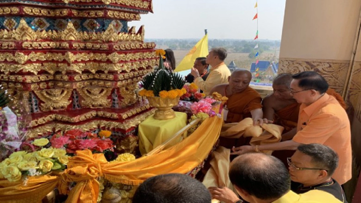 แห่ห่มผ้าพระธาตุเรืองรอง บุญเดือนสาม แห่ห่มผ้าพระธาตุเรืองรอง บุญเดือนสาม