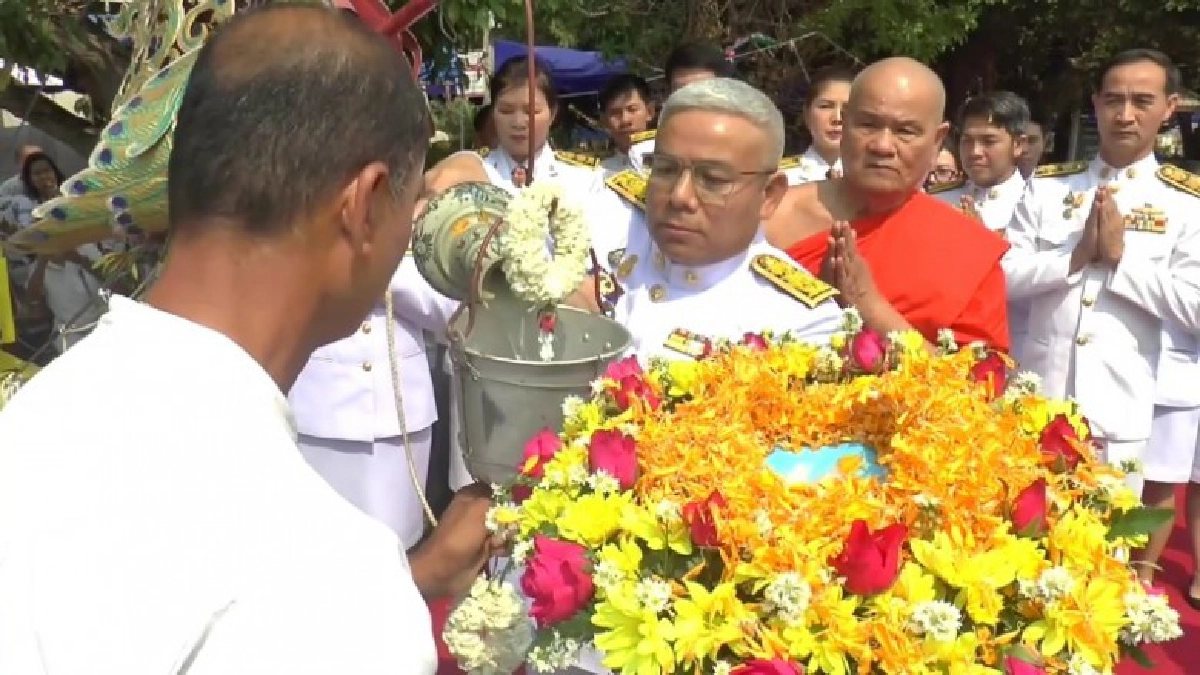 ประเพณีสรงน้ำพระราชทานพระธาตุเจ้าวัดลี