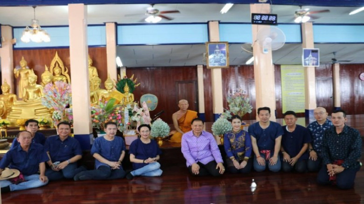 ทำบุญขึ้นเขาเผาข้าวหลามวันมาฆะบูชาแน่นขนัด ทำบุญขึ้นเขาเผาข้าวหลามวันมาฆะบูชาแน่นขนัด