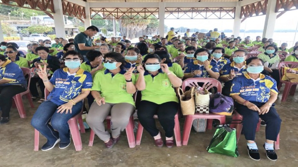 เทศบาลเมืองสัตหีบแจกหน้ากากอนามัยให้ผู้สูงอายุ  