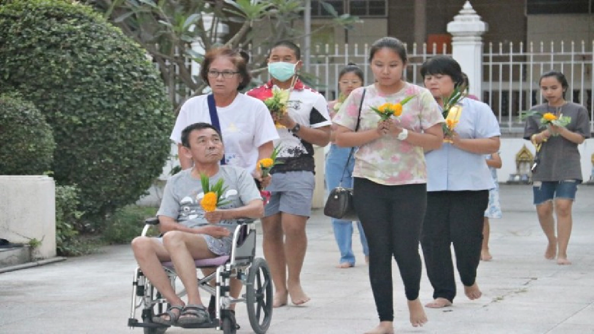 สัตหีบ พุทธศาสนิกชนร่วมเวียนเทียนเนื่องในวันมาฆบูชา สัตหีบ พุทธศาสนิกชนร่วมเวียนเทียนเนื่องในวันมาฆบูชา
