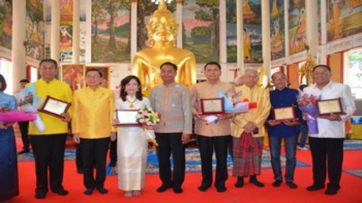 2 ผอ.เขต คว้ารางวัลคนดีศรีสะเกษ เนื่องในวันมาฆะบูชา ประจำปี 2563 ประธานสภาวัฒนธรรมเผยจัดต่อเนื่องกันมานานกว่า 27 ปีแล้ว 2 ผอ.เขต คว้ารางวัลคนดีศรีสะเกษ เนื่องในวันมาฆะบูชา ประจำปี 2563 ประธานสภาวัฒนธรรมเผยจัดต่อเนื่องกันมานานกว่า 27 ปีแล้ว