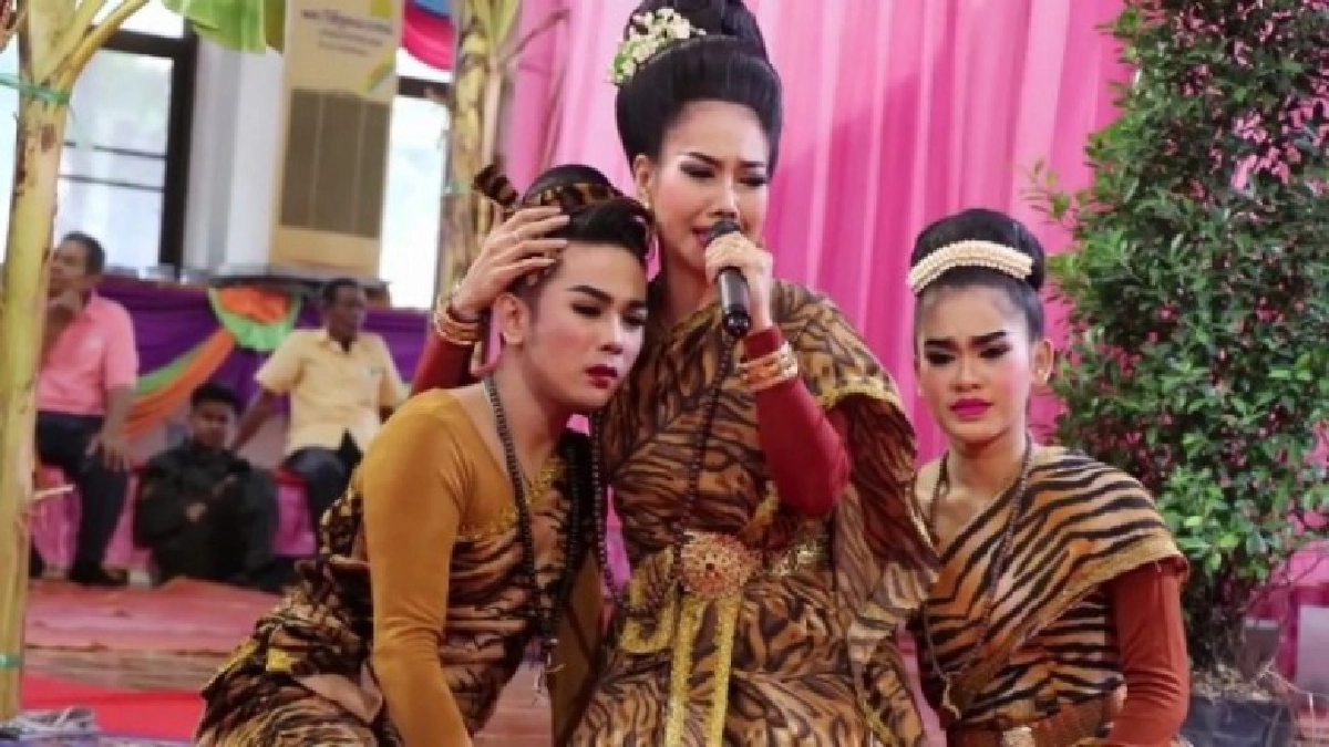 สีสันพระเอกลิเกดัง ร่วมแสดงเทศน์มหาชาติทรงเครื่อง เวสสันดร สีสันพระเอกลิเกดัง ร่วมแสดงเทศน์มหาชาติทรงเครื่อง เวสสันดร