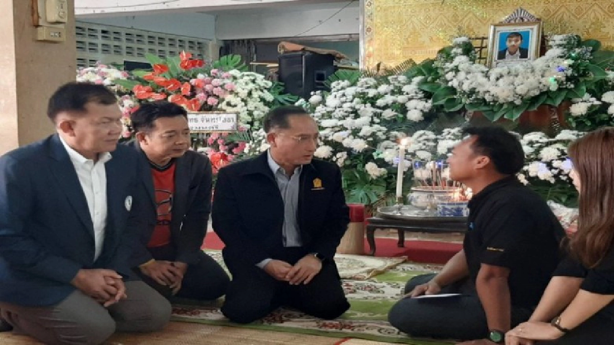 ดร.กนกวรรณ รมช.กระทรวงศึกษาธิการมอบหมายสมเกียรติ เลขารุดเยี่ยมให้กำลังใจนักเรียนนักศึกษาเหตุกราดยิงที่โคราช ดร.กนกวรรณ รมช.กระทรวงศึกษาธิการมอบหมายสมเกียรติ เลขารุดเยี่ยมให้กำลังใจนักเรียนนักศึกษาเหตุกราดยิงที่โคราช