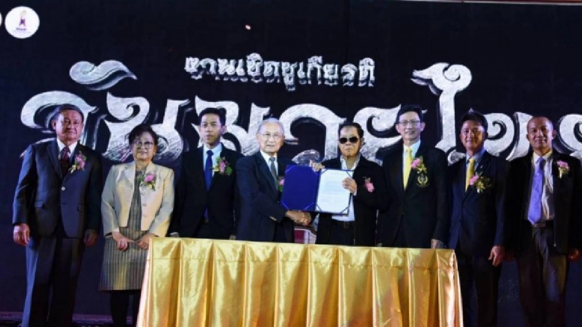 ชาติซ้ายจับมือศักดิ์ชายร่วมทำ MOU หนุนมวยไทยสู่โอลิมปิก ชาติซ้ายจับมือศักดิ์ชายร่วมทำ MOU หนุนมวยไทยสู่โอลิมปิก