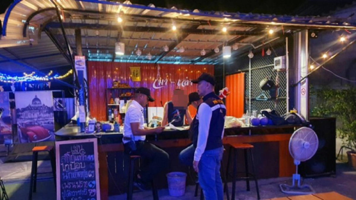 สนธิกำลังตรวจเข้มร้านอาหาร ก่อนวาเลนไทน์ พบเยาวชนนั่งดื่ม 3 ราย เตรียมสั่งปิด 5 ปี สนธิกำลังตรวจเข้มร้านอาหาร ก่อนวาเลนไทน์ พบเยาวชนนั่งดื่ม 3 ราย เตรียมสั่งปิด 5 ปี