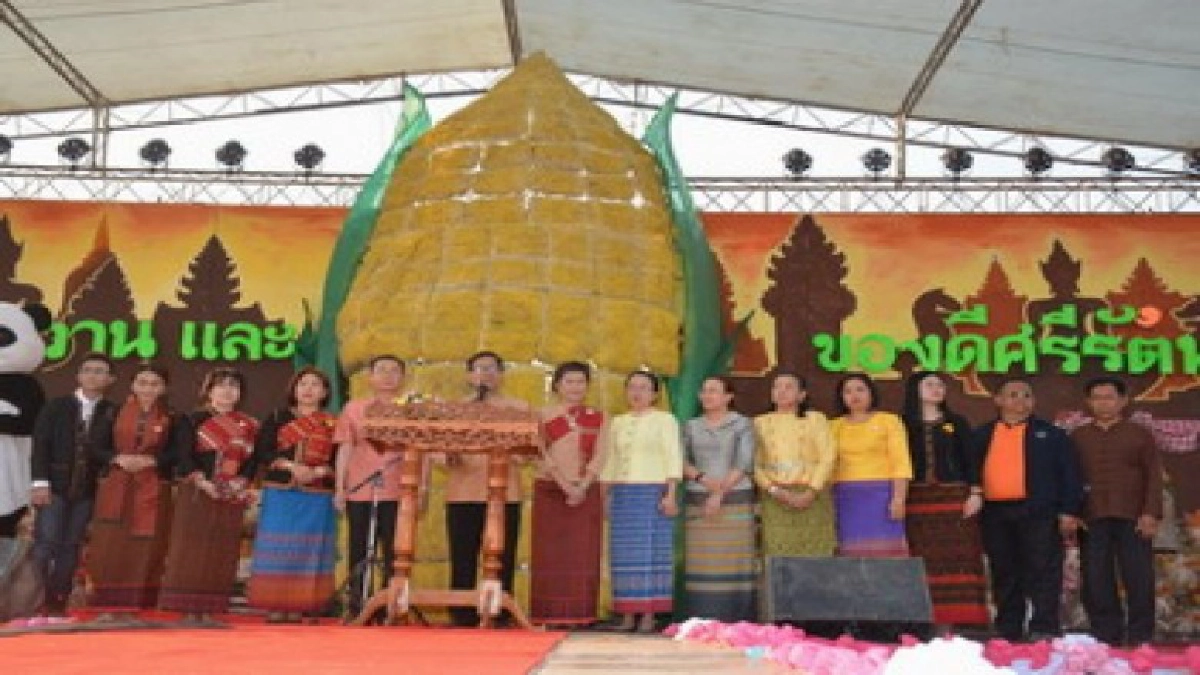 สาวงาม 4 เผ่าพื้นเมืองศรีสะเกษกว่า 500 คน รำอย่างสวยงาม สาวงาม 4 เผ่าพื้นเมืองศรีสะเกษกว่า 500 คน รำอย่างสวยงาม