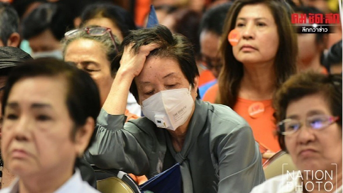 กองเชียร์น้ำตาซึม หลังศาลรธน.วินิจฉัยยุบอนาคตใหม่ (ภาพชุด) กองเชียร์น้ำตาซึม หลังศาลรธน.วินิจฉัยยุบอนาคตใหม่ (ภาพชุด)