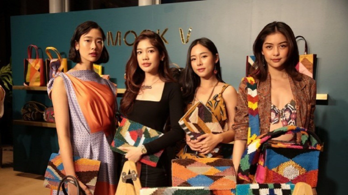 เซเลบสายอาร์ต ไม่พลาดกระเป๋าดีไซน์ศิลป์