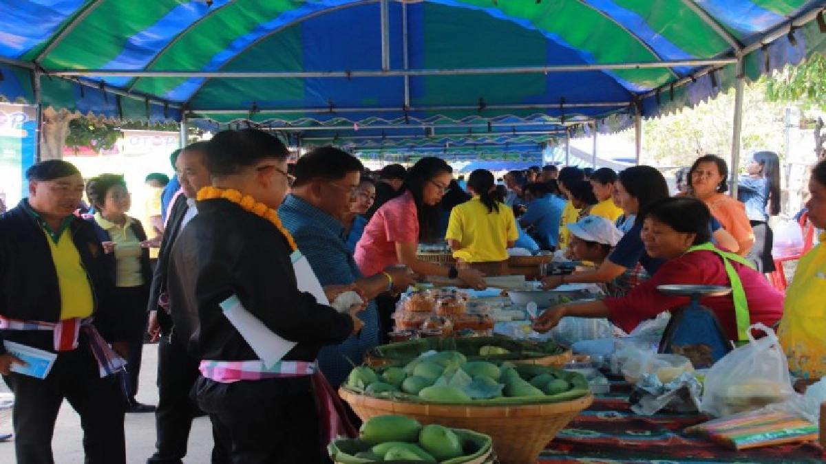 อุบลฯชูครัวเรือนพ้นจน คนอุบลไม่ทิ้งใครไว้ข้างหลังเสนอวุฒิสภา อุบลฯชูครัวเรือนพ้นจน คนอุบลไม่ทิ้งใครไว้ข้างหลังเสนอวุฒิสภา